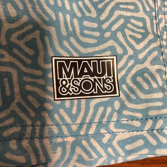 NWOT Maui and Sons Black 4 Way Stretch Shark Board-shorts Size 34 - Picture 2 of 8